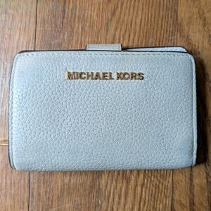 Michael Kors Off White Wallet Zipper
